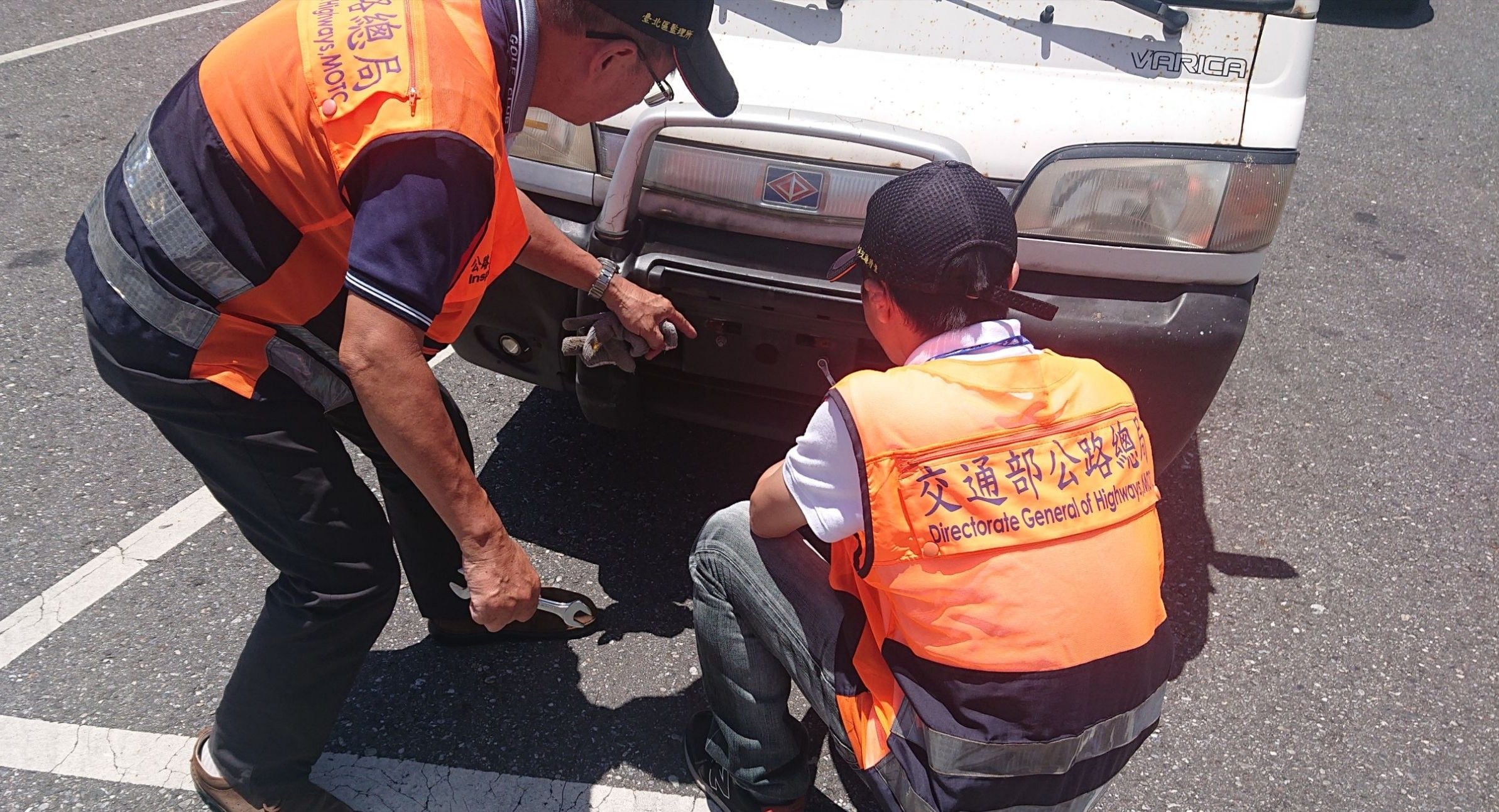 停在路邊也不行!? 路邊停車格停放「註銷號牌車輛」立即取締拖吊