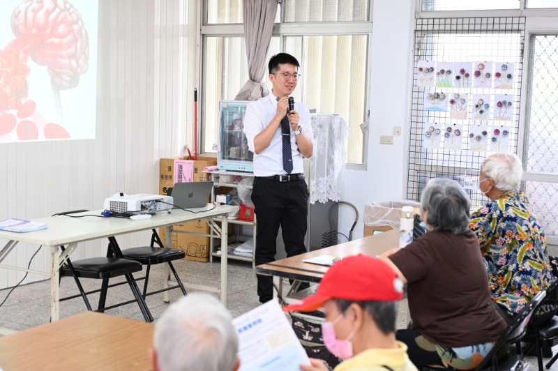 LINE_ALBUM_1130623_福氣站關心長輩健康_許晉譯醫師提供中風預防之道_240624_1.jpg