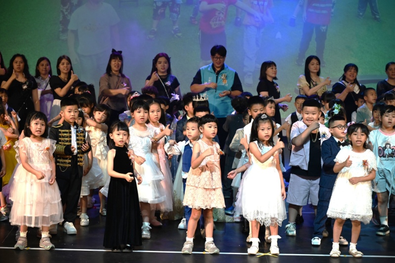 LINE_ALBUM_1130706市幼孩子畢業了_幼在金龍_飛躍童年公演展成果_240706_31.jpg