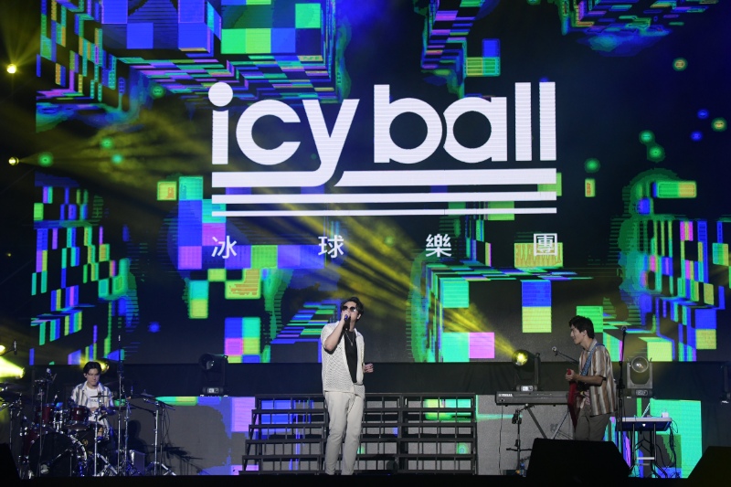 二度來到夏戀舞台的icyball冰球樂團.jpg