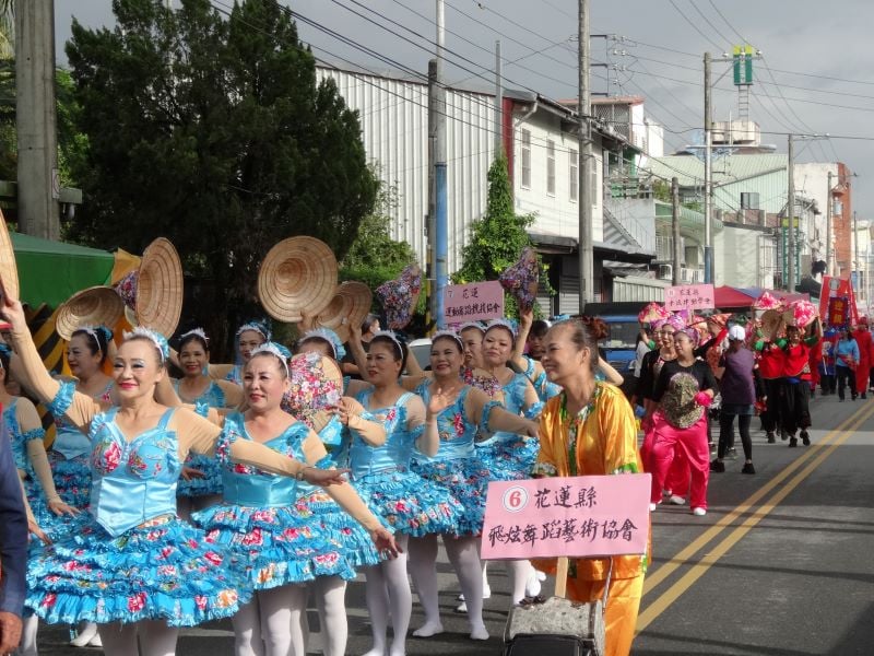 鳳林客家文化節熱鬧登場踩街表演饗長壽平安宴.jpg